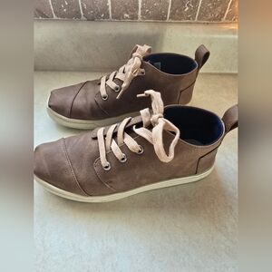 Toms Boys Moccasins Sz 5